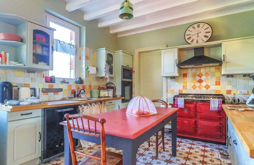 Trensacq House | Holiday Home 'Les Maisons Des Houssats' with Shared Pool, Private Terrace and Wi-Fi