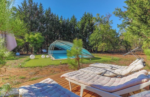 Trensacq House | Holiday Home 'Les Maisons Des Houssats' with Shared Pool, Private Terrace and Wi-Fi