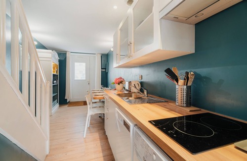 Cancale House | Holiday Home 'Les Mouettes Cancale' with Private Terrace and Wi-Fi