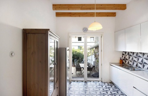 Vila do Conde House | Holiday Home 'Lidador House' with Private Terrace, Private Garden and Wi-Fi