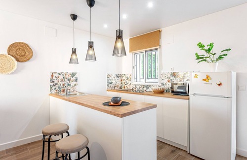 Campanillas House | Holiday Home 'Limón Lunero' with Private Terrace and Wi-Fi