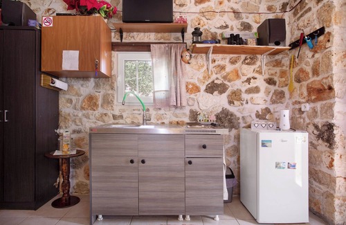 Agia Marina House | Holiday Home "Lithahiro Stone House" with Private Terrace