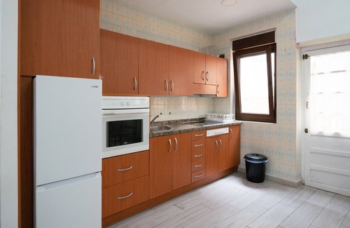 Distrito Oeste House | Holiday Home 'Little Yellow House' with Private Terrace