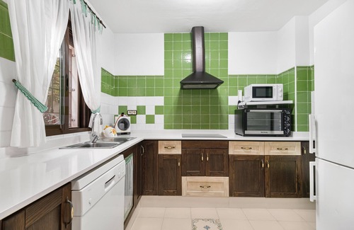 Orihuela House | Holiday Home 'Lo Colorao' with Mountain View, Wi-Fi and Air Conditioning