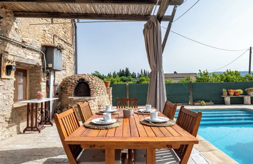 Tortosa House | Holiday Home 'Lo Molí De La Jòrdia' with Private Pool, Wi-Fi and Air Conditioning