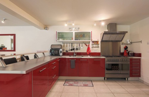 Trebeurden House | Holiday Home 'Logement À Trebeurden 800m Plage' with Private Terrace, Wi-Fi and Air Conditioning