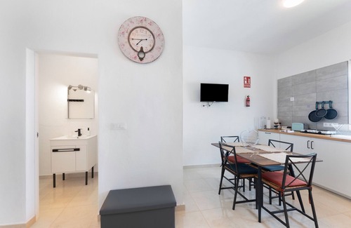 El Paso House | Holiday Home 'Lorennani El Paso' with Sea View, Wi-Fi and Air Conditioning