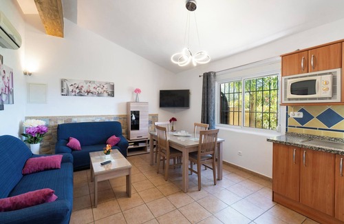 Velez-Malaga House | Holiday Home Los Aperos 2 with Sea View, Pool, Garden & Wi-Fi