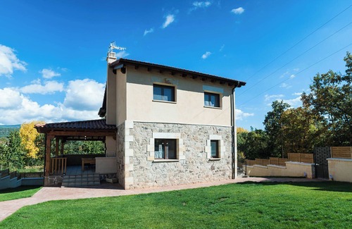 Sotillo del Rincon House | Holiday Home 'Los Robles 2' with Mountain View, Private Terrace and Wi-Fi