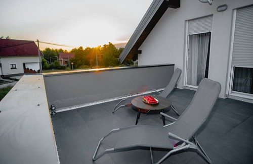 Lovinac House | Holiday Home Lovinac near Plitvice Lakes