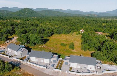 Lovinac House | Holiday Home Lovinac near Plitvice Lakes