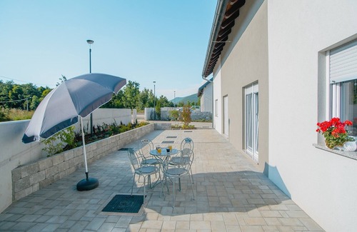 Lovinac House | Holiday Home Lovinac near Plitvice Lakes