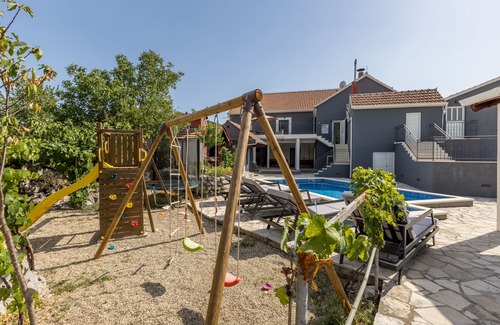 Nova Sela Villa | Holiday Home Luka