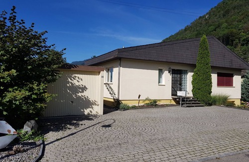Egerkingen House | Holiday home Luma (with terrace and garden)