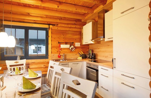 Glindfeld House | Holiday Home 'Mühlenblick' with Private Terrace, Private Garden and Wi-Fi