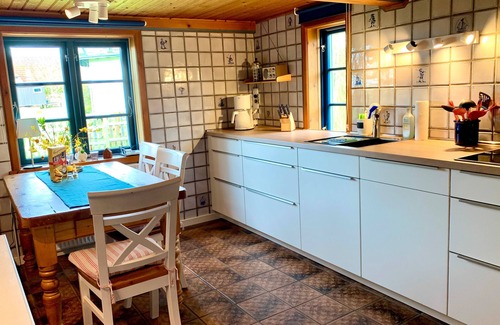 Nordermeldorf House | Holiday Home 'Müllerhaus Von 1860' with Private Garden and Wi-Fi