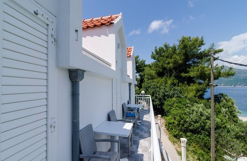 Kolocep Island House | Holiday Home Maćus-One Bedroom Apartment with Balcony