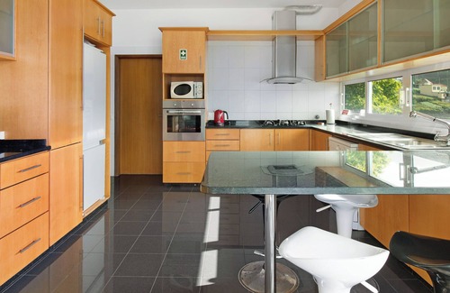 Campanario House | Holiday Home Madeira Villa Liliana with Sea View, Terrace & Wi-Fi