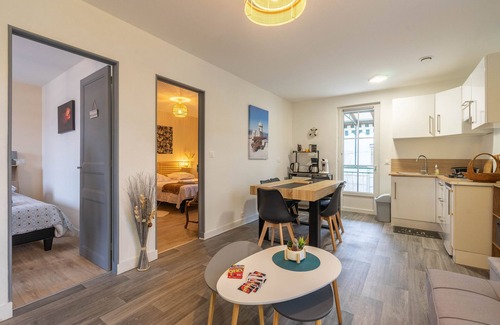 Ronce-les-Bains House | Holiday Home 'Maison De Vacances Centre Ville' with Private Terrace, Private Garden and Balcony