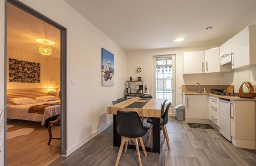 Ronce-les-Bains House | Holiday Home 'Maison De Vacances Centre Ville' with Private Terrace, Private Garden and Balcony