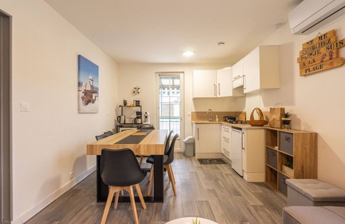 Ronce-les-Bains House | Holiday Home 'Maison De Vacances Centre Ville' with Private Terrace, Private Garden and Balcony