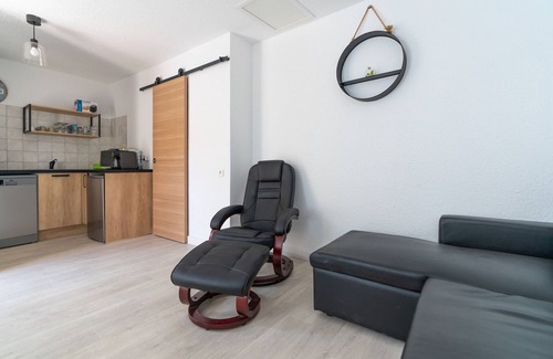 Valras-Plage House | Holiday Home 'Maison De Pecheur, la Rose Des Vents' with Terrace & Wi-Fi
