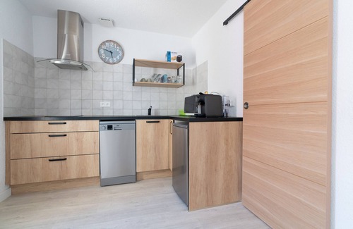 Valras-Plage House | Holiday Home 'Maison De Pecheur, la Rose Des Vents' with Terrace & Wi-Fi