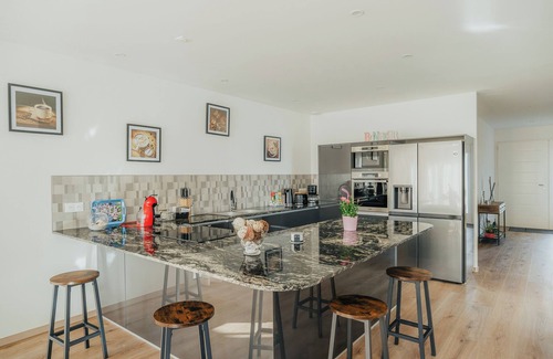 Trevron House | Holiday Home 'Maison Avec Jardin Proche Dinan' with Private Terrace, Private Garden and Wi-Fi