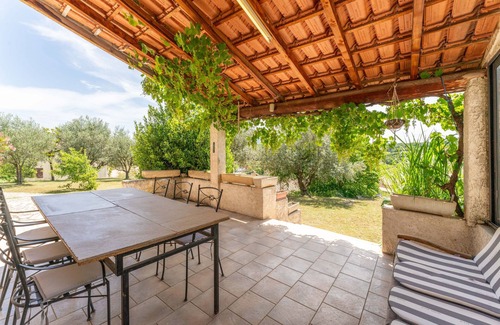 Faucon House | Holiday Home 'Maison Avec Vue Sur Le Ventoux' with Mountain View, Private Terrace and Wi-Fi