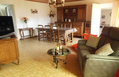 Dortan House | Holiday Home 'Maison De Campagne T3 110 M' with Mountain View, Private Terrace and Wi-Fi