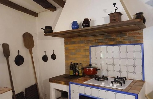 Balagueres House | Holiday Home 'Maison De Chouliou' with Mountain View, Private Terrace and Wi-Fi