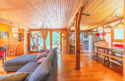 Pissos House | Holiday Home 'Maison Landaise' with Private Terrace, Private Garden and Wi-Fi