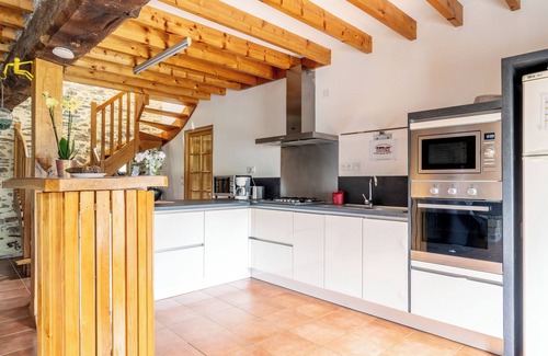 Renac House | Holiday Home 'Maison Proche La Gacilly' with Private Garden and Wi-Fi