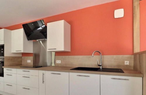 Amanlis House | Holiday Home 'Maison' with Private Terrace and Wi-Fi