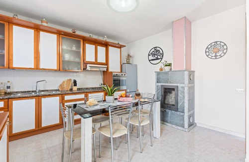 San Vero Milis House | Holiday Home 'Marcello' with Mountain View, Private Terrace and Air Conditioning