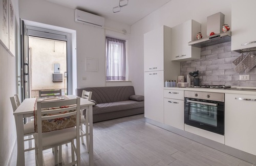 Letojanni House | Holiday Home 'Marea Appartments' close to the Beach with Sea View & A/C