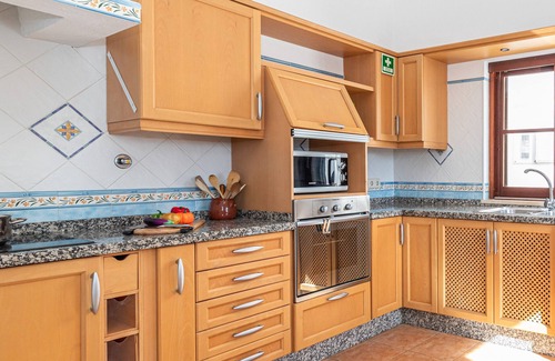 Malhao House | Holiday Home 'Margarida' with Private Pool, Wi-Fi and Air Conditioning