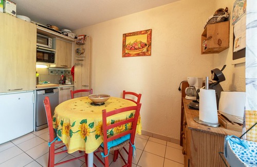 Le Barcares House | Holiday Home 'Marina' with Shared Terrace and Private Garden