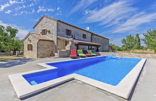 Modrusani House | Holiday home Mariva * large garden, private pool, BBQ, free WiFi