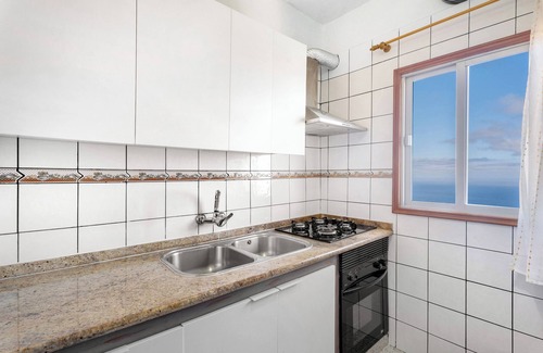 Tesbabo House | Holiday Home 'Maruca 1' with Sea View, Private Terrace and Wi-Fi