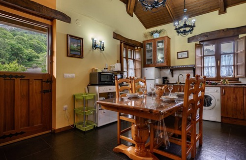 Villayon House | Holiday Home 'Maseda 1' with Mountain View, Shared Terrace and Private Garden