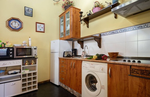 Villayon House | Holiday Home 'Maseda 2' with Mountain View, Shared Terrace and Private Garden