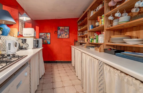 La Palme House | Holiday Home 'Massenet' with Shared Terrace, Private Garden and Wi-Fi