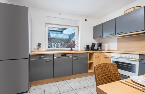 Mittelfeld House | Holiday Home 'Messenahes Ferienhaus Hannover' with Private Terrace and Wi-Fi