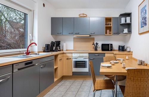 Mittelfeld House | Holiday Home 'Messenahes Ferienhaus Hannover' with Private Terrace and Wi-Fi