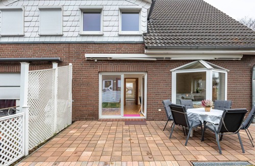 Mittelfeld House | Holiday Home 'Messenahes Ferienhaus Hannover' with Private Terrace and Wi-Fi