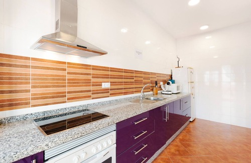 Humilladero House | Holiday Home 'Miró' with Mountain Views, Private Pool, Wi-Fi and Air Conditioning