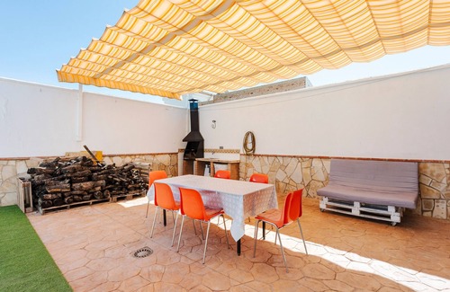 Humilladero House | Holiday Home 'Miró' with Mountain Views, Private Pool, Wi-Fi and Air Conditioning