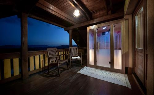 Bostanj House | Holiday Home Mirt with HotTub & Sauna