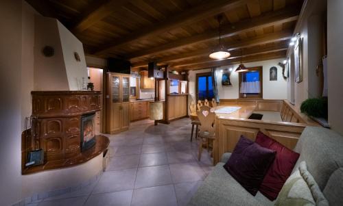 Bostanj House | Holiday Home Mirt with HotTub & Sauna